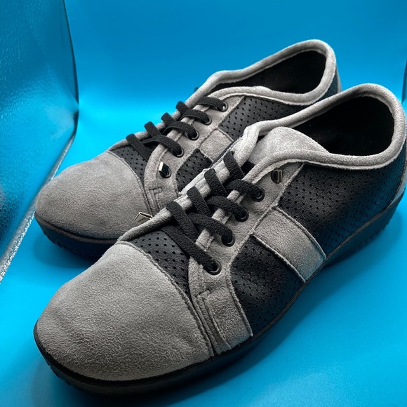 Women’s A’RCOPEDICO Leta Sneakers Sz. 8 U.S. Black/Gray. EUC - Picture 1 of 8